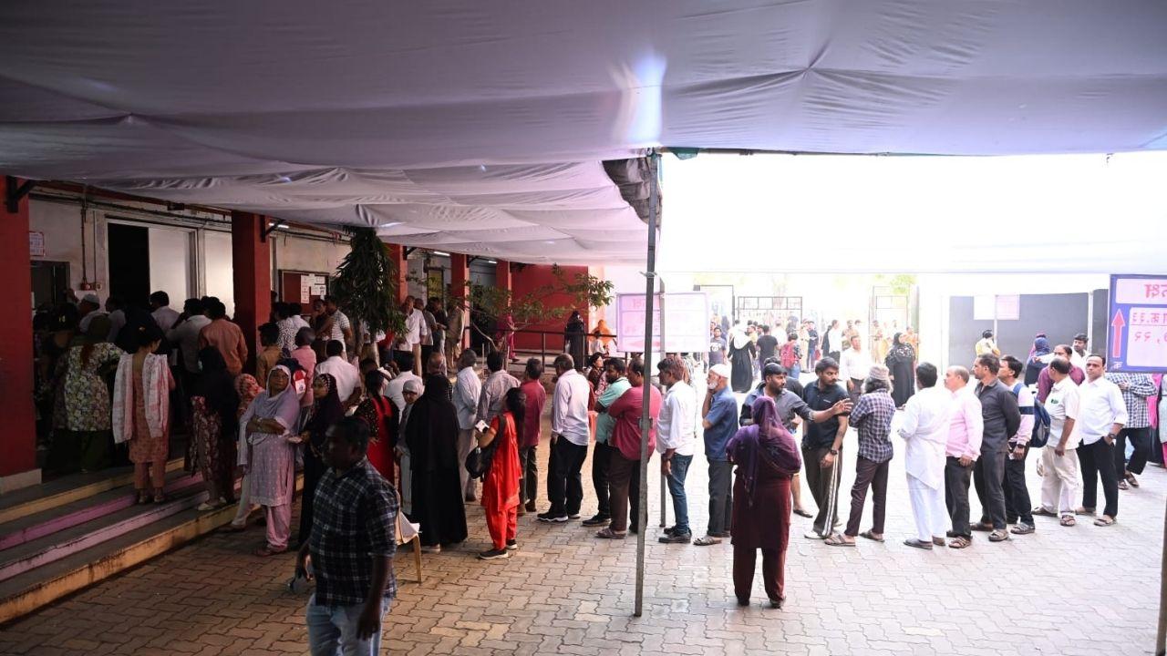 <p>Voters turnout in large numbers at MHB Colony School polling station on Thursday afternoon </p> <p>Voters turnout in large numbers at MHB Colony School polling station on Thursday afternoon </p>