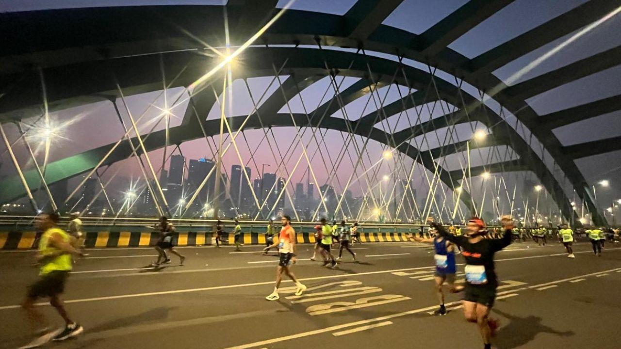 <p>Full Marathon runners passed through the Mumbai Coastal Road as part of their race route during the Tata Mumbai Marathon 2026 (Pic/Ashish Raje)</p>