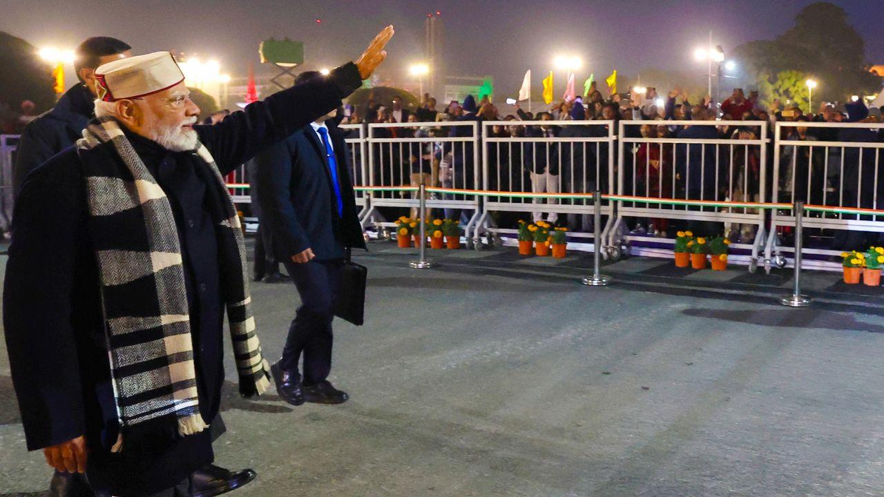 Prime Minister Narendra Modi greets the gathering after the Beating Retreat ceremony