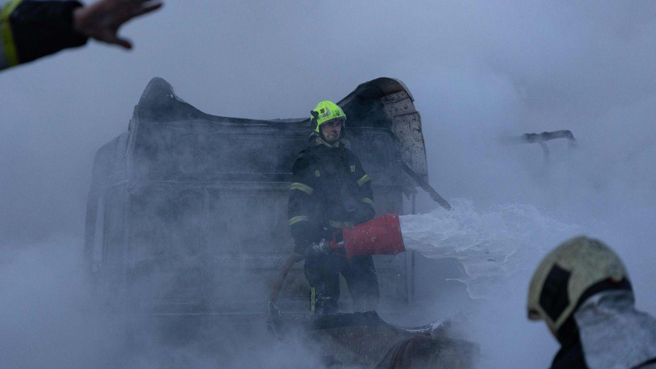 The contrast between the negotiation table in Abu Dhabi and the burning streets of Kyiv highlights the urgent challenge of securing peace while war continues.