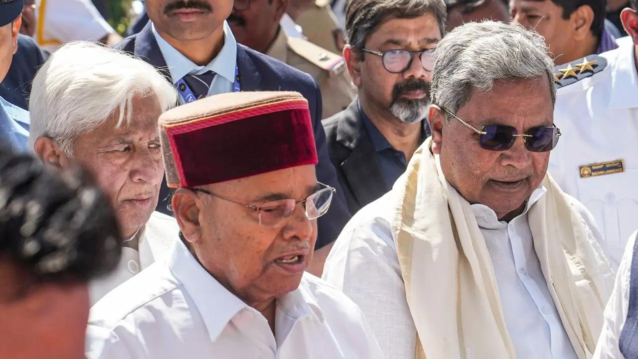 <p>The governor began the speech by greeting the CM, Assembly Speaker U T Khader, Council Chairman Basavaraj Horatti, Leaders of Opposition, ministers and members. "I extend a warm welcome to all of you to the joint session of the State legislature. I am extremely pleased to address one more joint session of the Karnataka legislature. My government is firmly committed to doubling the pace of the state`s economic, social and physical development. Jai Hind. Jai Karnataka," he said in Hindi, before proceeding out</p> <p>The governor began the speech by greeting the CM, Assembly Speaker U T Khader, Council Chairman Basavaraj Horatti, Leaders of Opposition, ministers and members. "I extend a warm welcome to all of you to the joint session of the State legislature. I am extremely pleased to address one more joint session of the Karnataka legislature. My government is firmly committed to doubling the pace of the state`s economic, social and physical development. Jai Hind. Jai Karnataka," he said in Hindi, before proceeding out</p>