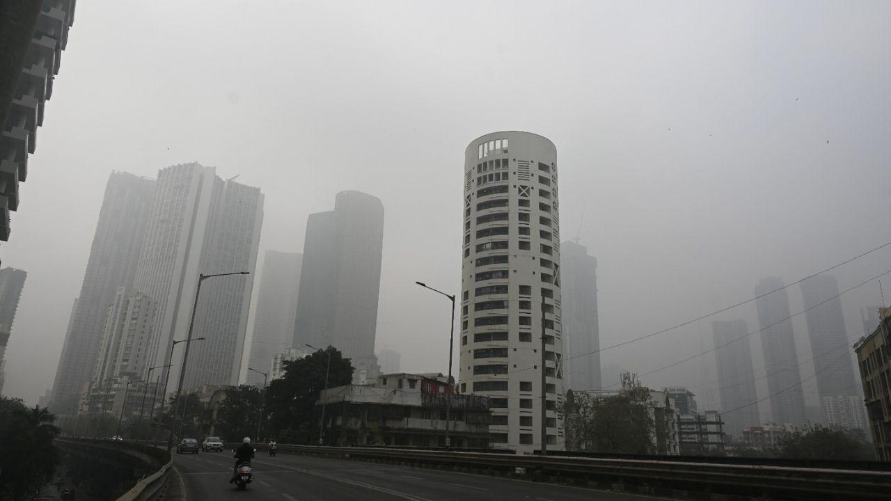 Elphinstone Bridge in Prabhadevi remained shrouded in smog as the Air Quality Index (AQI) surged to 258, placing Mumbai in the ‘unhealthy’ category and edging closer to ‘hazardous’