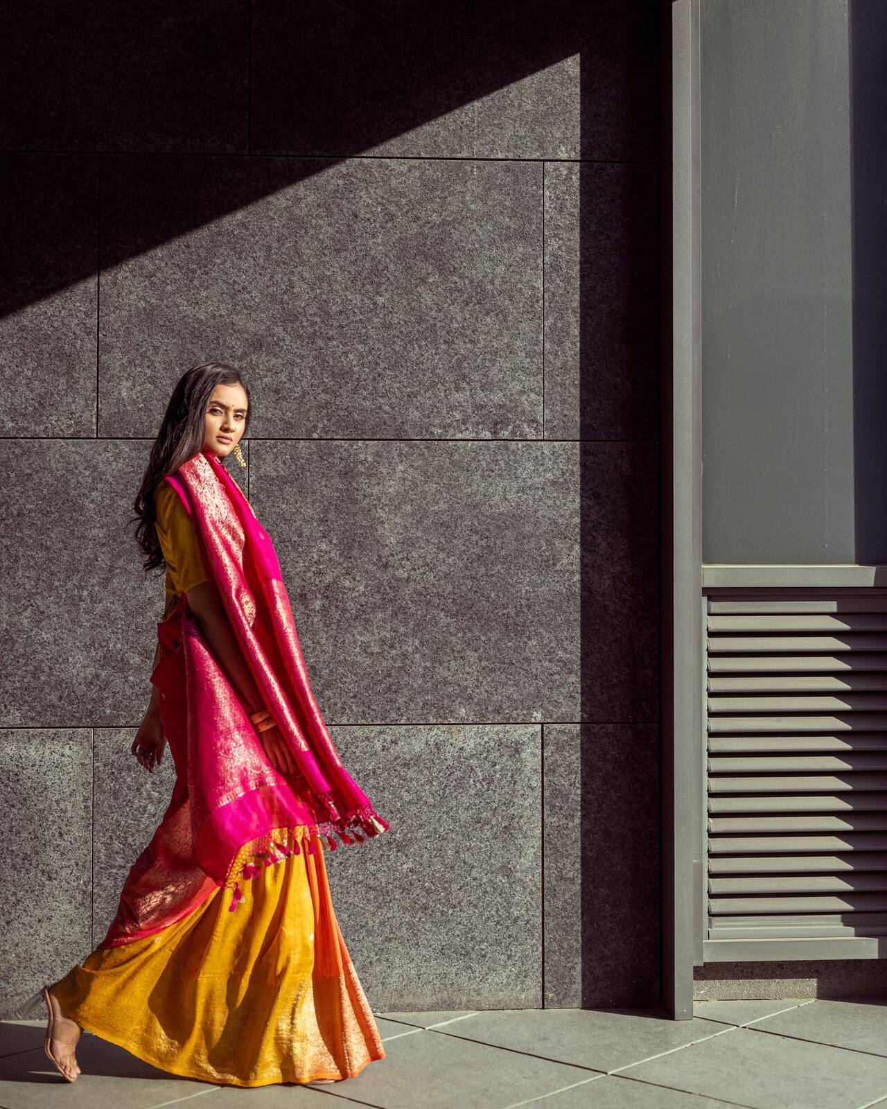 She essays the role of, Fatima, a budding young cop. While her performance is praised, let's have a look at times Janki added modern touch to traditional Gujarati wear.
