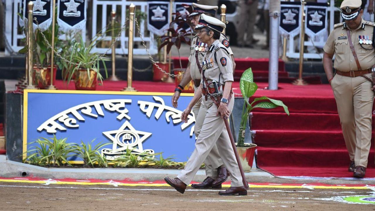 <p><!--StartFragment --></p>
<p class="pf0"><span class="cf0">Rashmi Shukla (IPS) also addressed senior police officials and personnel during her retirement ceremony at </span><span class="cf0">Naigaon</span><span class="cf0"> Police Ground in Mumbai</span></p>
<p><!--EndFragment --></p>