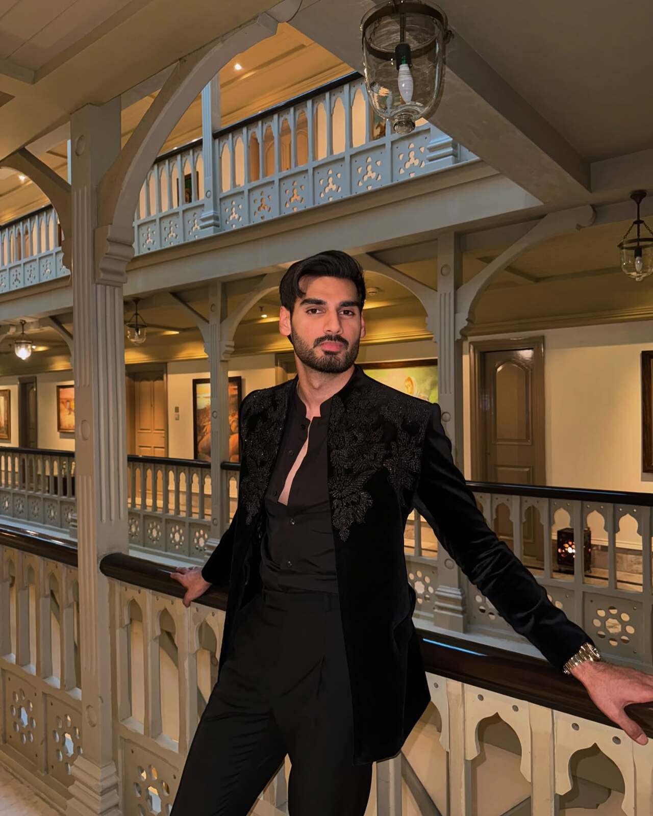 While the film got lukewarm respose, Shetty won the IIFA Award for Star Debut of the Year – Male for his performance.