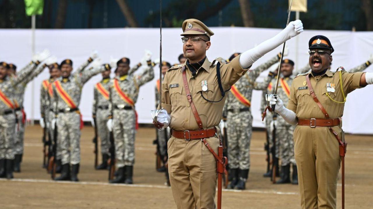 <p><!--StartFragment --><span class="cf0">A solemn moment as DGP Rashmi Shukla (IPS) receives a farewell parade at her retirement ceremony held on Saturday</span><!--EndFragment --></p>