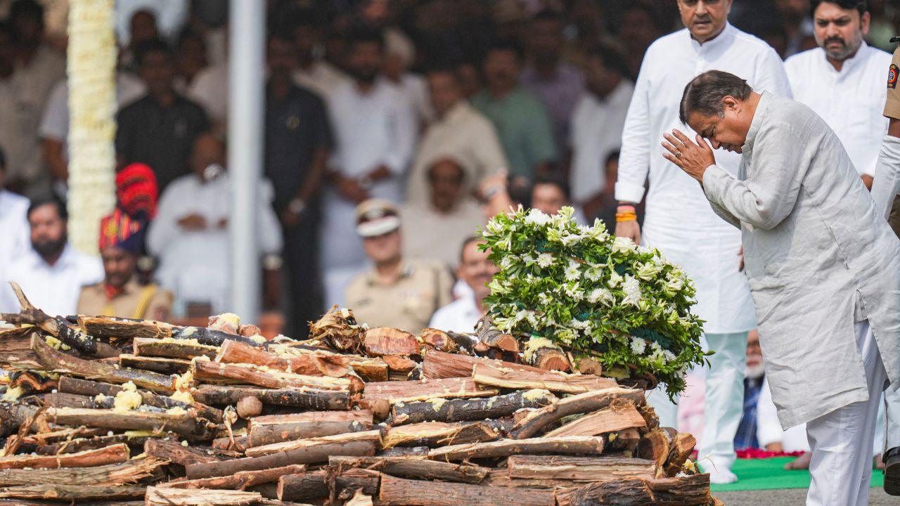 Union Minister Nitin Gadkari paid last tributes to Maharashtra Deputy Chief Minister Ajit Pawar (Pic/PTI)