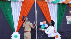 Malad police honours sanitation worker; lets him hoist the flag on Republic Day