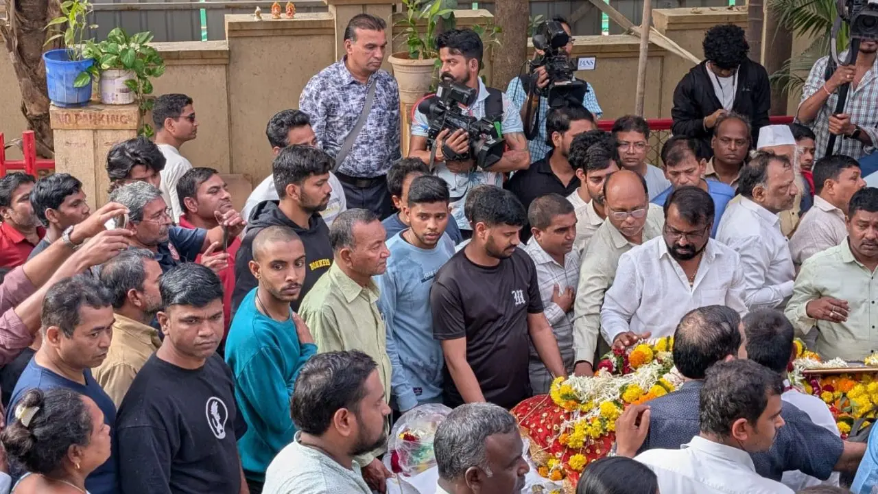 A family’s painful farewell to Pinki Mali after the Baramati tragedy left everyone by deep grief (Pic/Shadab Khan)