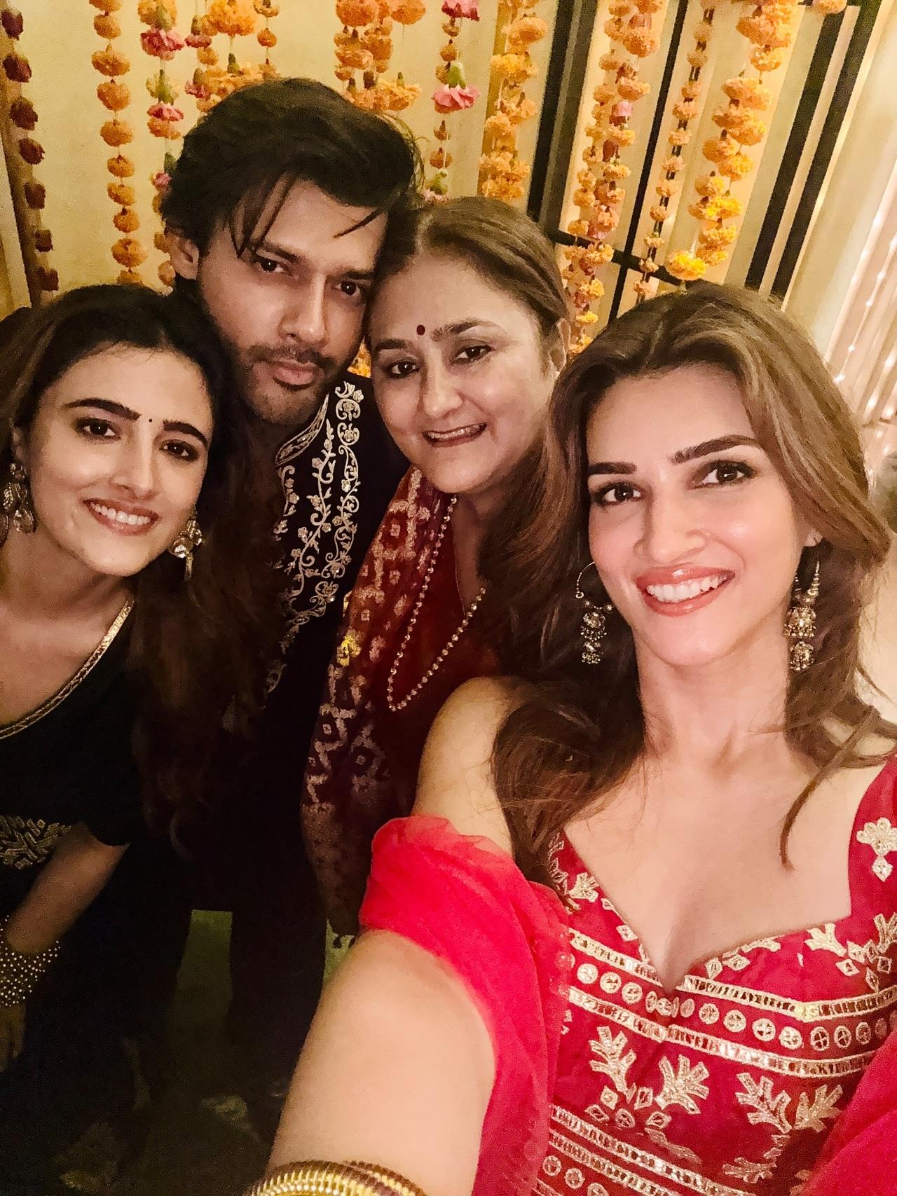 Singer Stebin Ben recently celebrated Diwali with actress Nupur Sanon’s family, sharing in the festive cheer and warmth. The couple was seen enjoying the traditional celebrations.