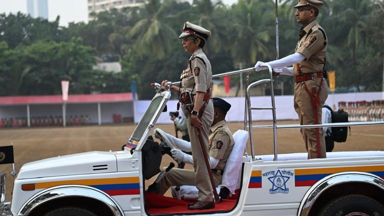 <p><!--StartFragment --><span class="cf0">DGP Rashmi Shukla (IPS) shared a warm moment with fellow officers during her retirement ceremony</span><!--EndFragment --></p>