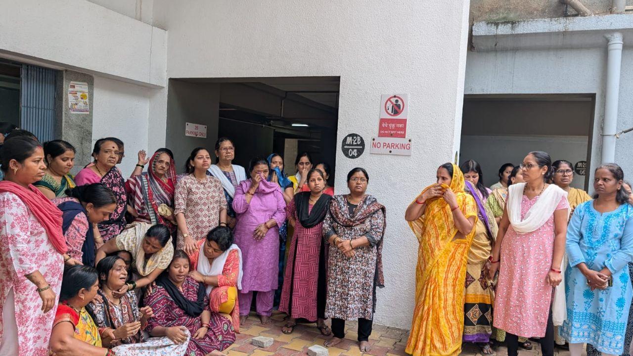 Pinky’s father, Shivkumar Mali, was an office-bearer of the Nationalist Congress Party (NCP) for 35 years. After a while, he moved to Shiv Sena (Eknath Shinde), the brother informed (Pic/Aditi Alurkar)