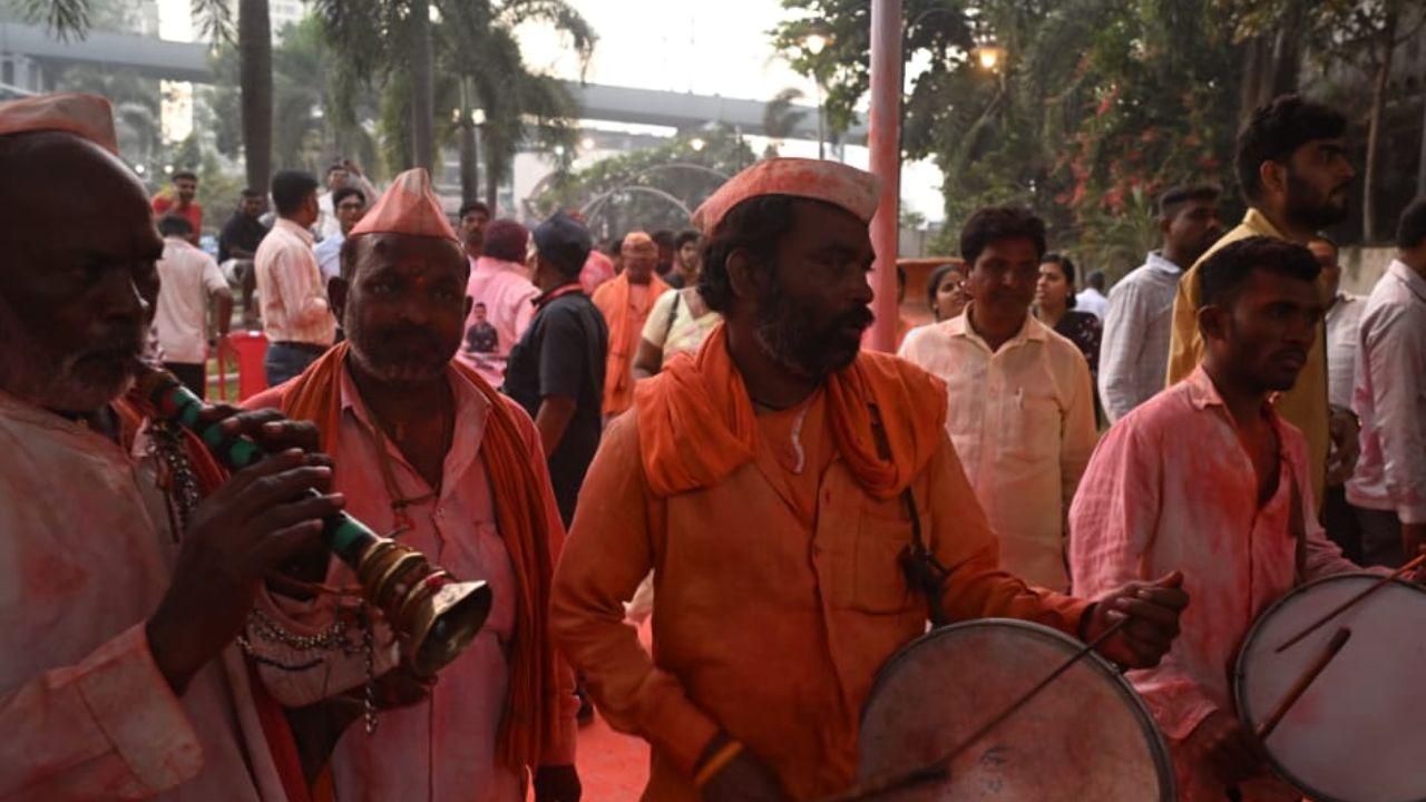 Ajit Ravrane, after clinching the victory, acknowledges the party workers in Ward No. 43 during the BMC election counting at the Mumbai Public School Complex, Kurar Village
