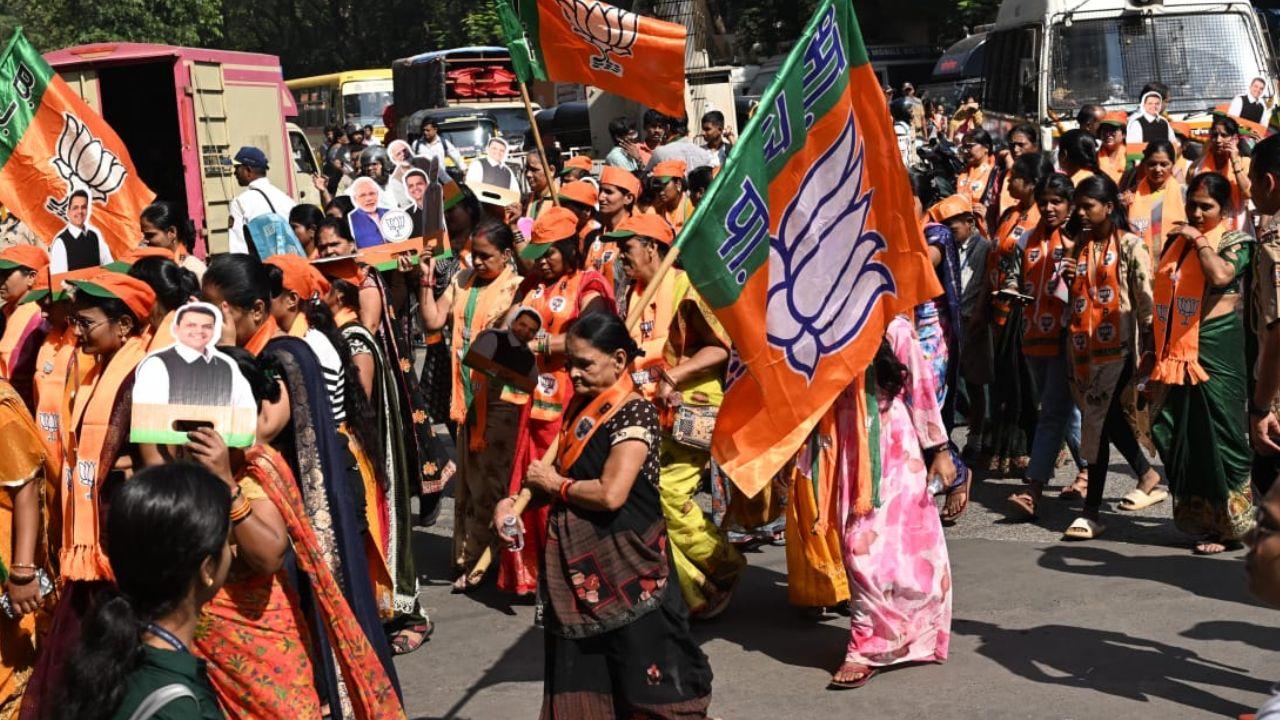 Supporters gathered in large numbers as BJP–Shiv Sena–RPI (Athawale) alliance candidate Nisha Parulekar-Bangera campaigned in Thakur village