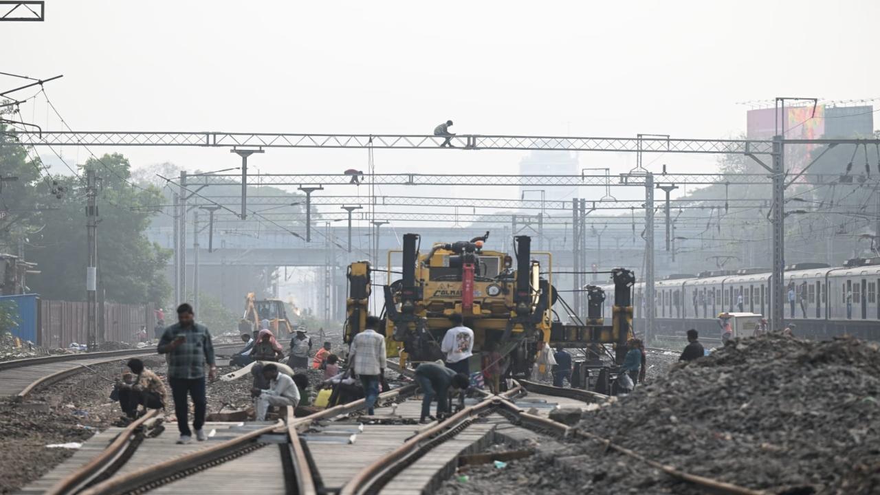 <p>A 30-day track block has been imposed until January 18 to facilitate major engineering, signalling, and overhead work for the 6th line</p>