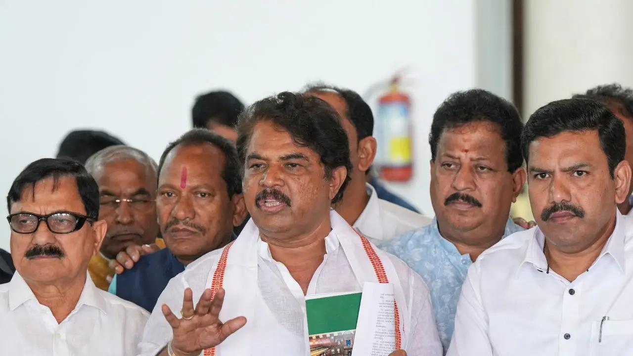 <p>Thursday`s episode follows similar ones in neighbouring Kerala and Tamil Nadu over the past two days.</p> <p>Thursday`s episode follows similar ones in neighbouring Kerala and Tamil Nadu over the past two days.</p>