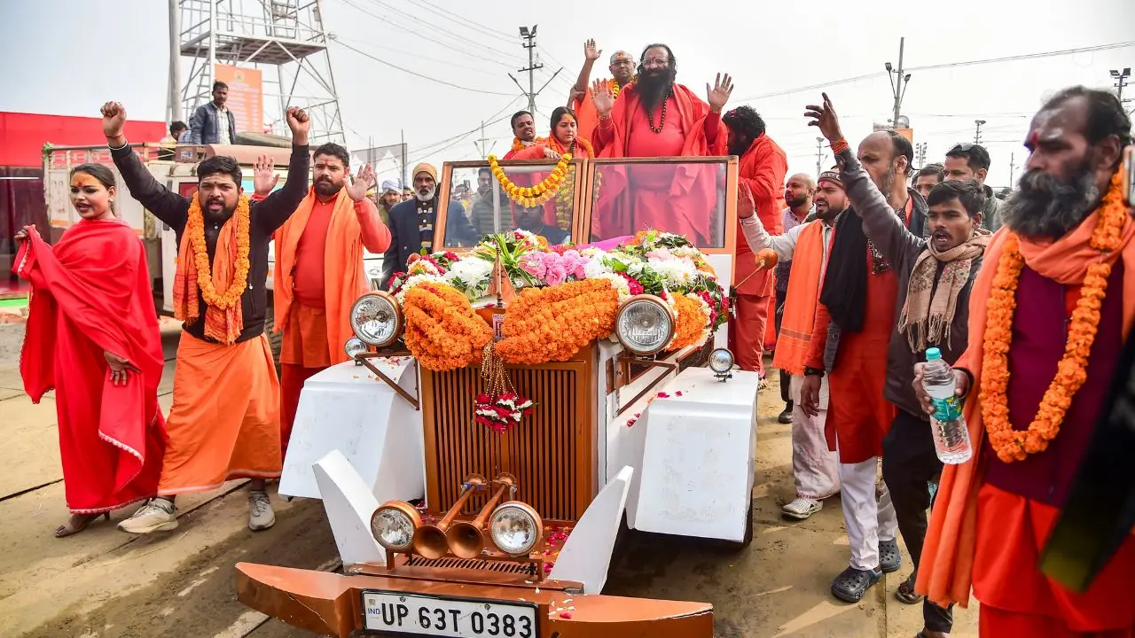 A religious procession, 'Panchkoshi Parikrama' was joined by the President of the Akhil Bharatiya Akhara Parishad (ABAP), Mahant Ravindra Puri, and other seers