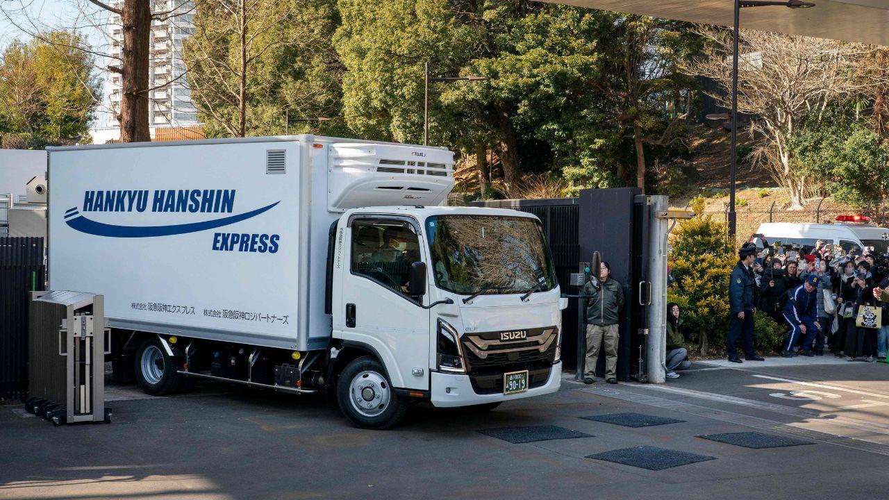 <p>A truck believed to be carrying the twin pandas departs from Ueno Zoo in Tokyo </p> <p>A truck believed to be carrying the twin pandas departs from Ueno Zoo in Tokyo </p>