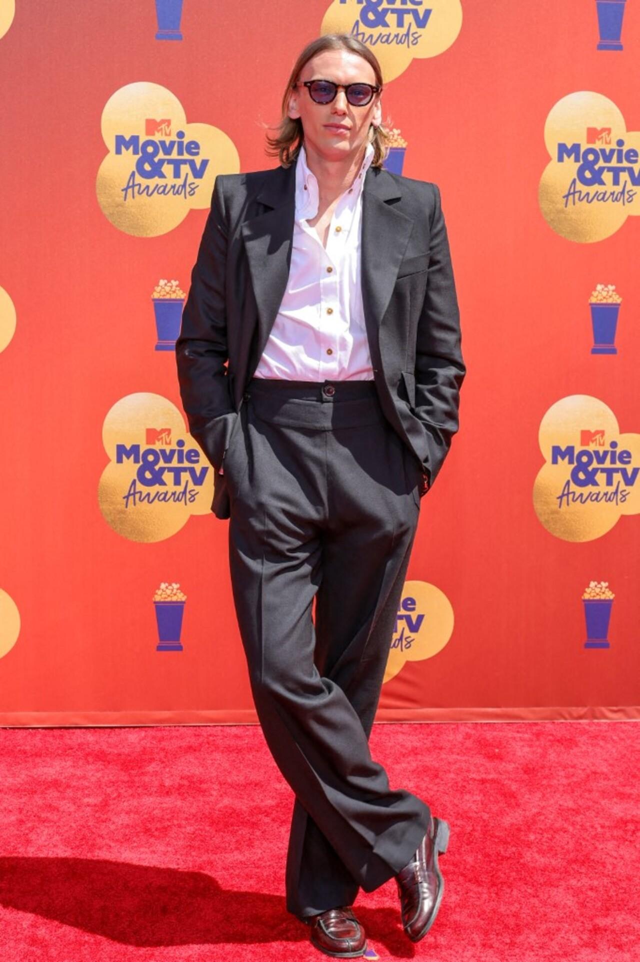 <p>At the 2022 MTV Movie and TV Awards, Jamie turned heads a black suit jacket, a white collared shirt, and wide-leg black trousers. </p> <p>At the 2022 MTV Movie and TV Awards, Jamie turned heads a black suit jacket, a white collared shirt, and wide-leg black trousers. </p>