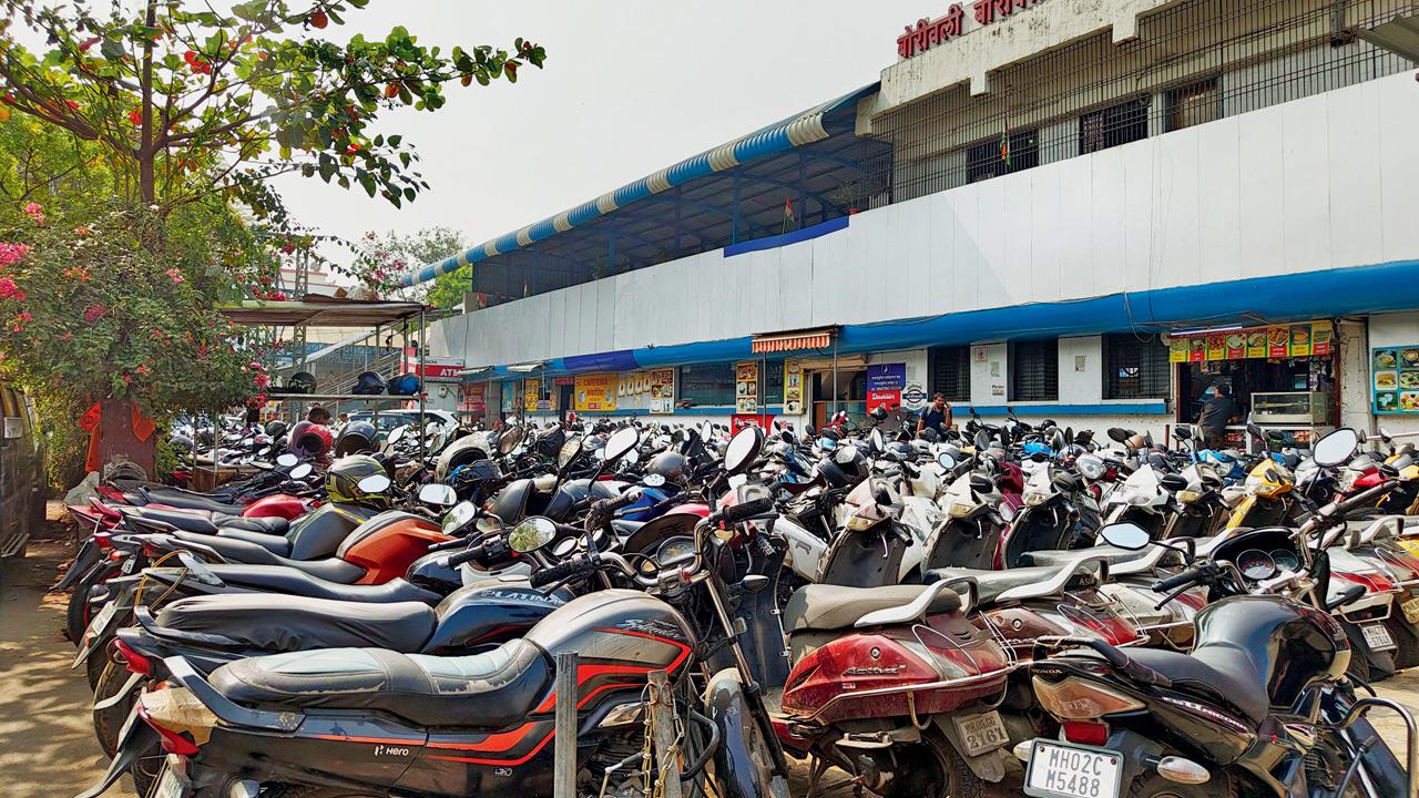 The parking lot at Borivli  railway station, which lacks  fire-fighting equipment.  PICs/RITIKA GONDHALEKAR