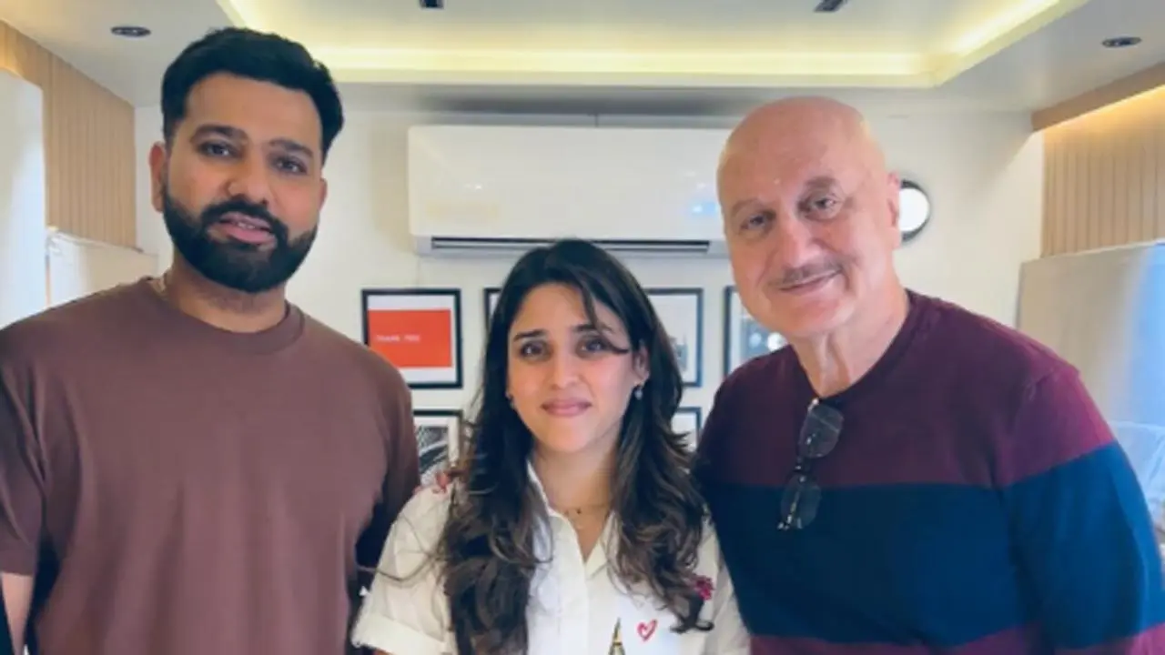 Anupam Kher bumps into Rohit Sharma, calls him 'genuinely real'