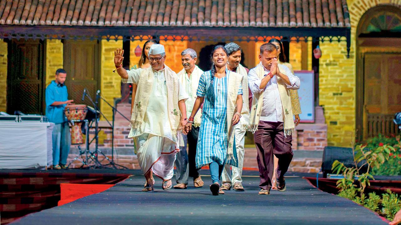 Artisans being celebrated at the Somaiya Kala Vidya fest. Pics courtesy/Somaiya Kala Vidya