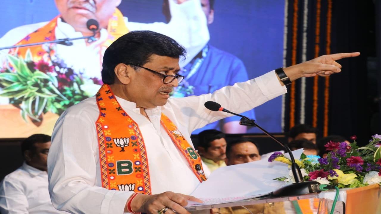 Maharashtra civic polls: Ashok Chavan faces cash-for-ticket allegations