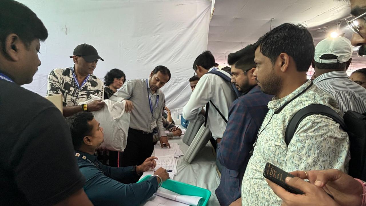 IN PHOTOS: Poll officials in Mumbai gear up for BMC Election 2026