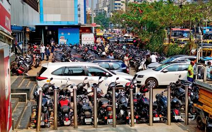 The parking lot at Borivli station, which lacks fire-fighting equipment. PICS/RITIKA GONDHALEKAR