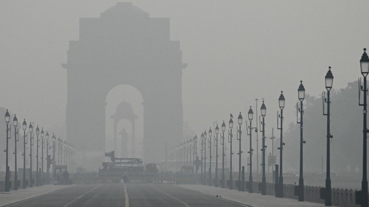Delhi air quality remains very poor as AQI slips to 341