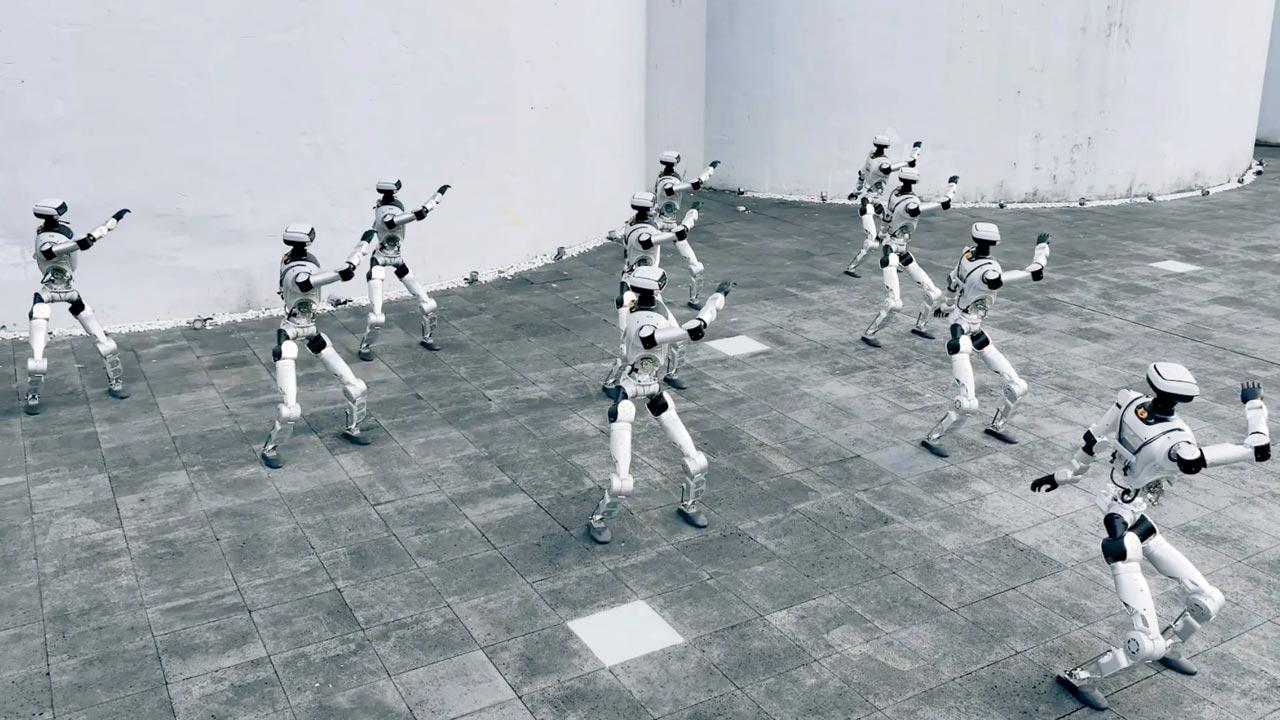 Chinese firm showcases autonomous deployment of 18 humanoid robots