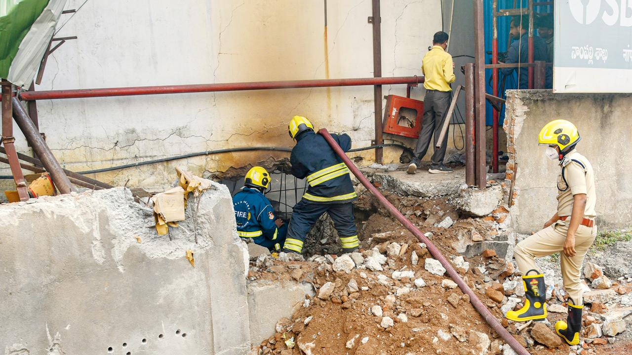 Five killed in fire at furniture shop building in Hyderabad