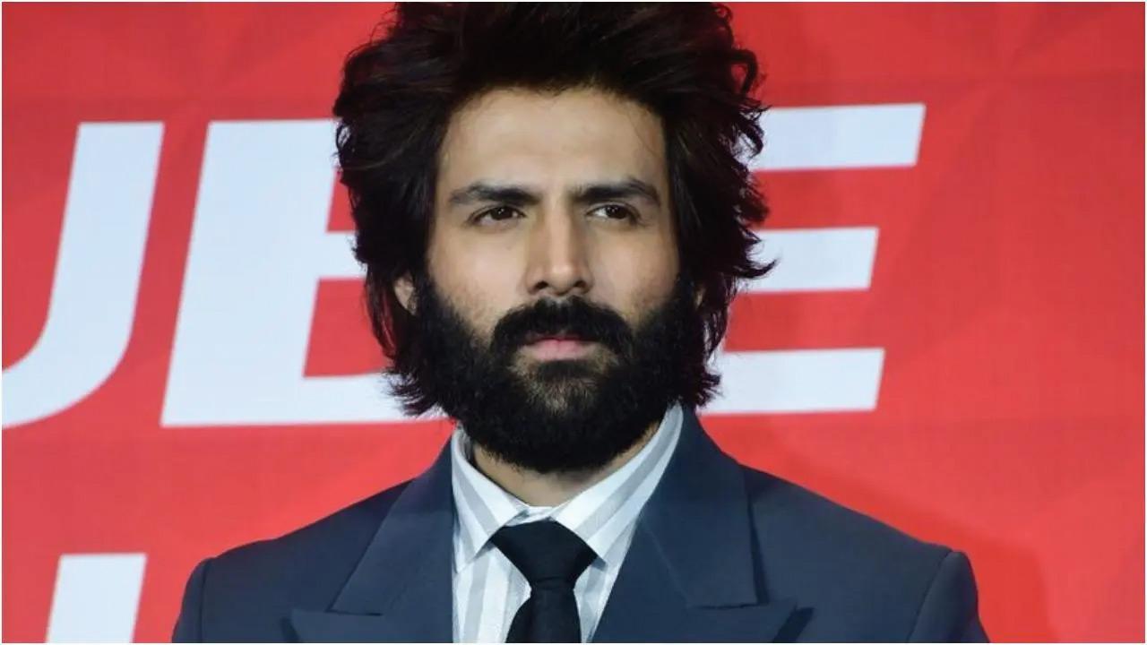 Aditya Roy Kapur, Sara Ali Khan attend Anurag Basu's Saraswati Puja