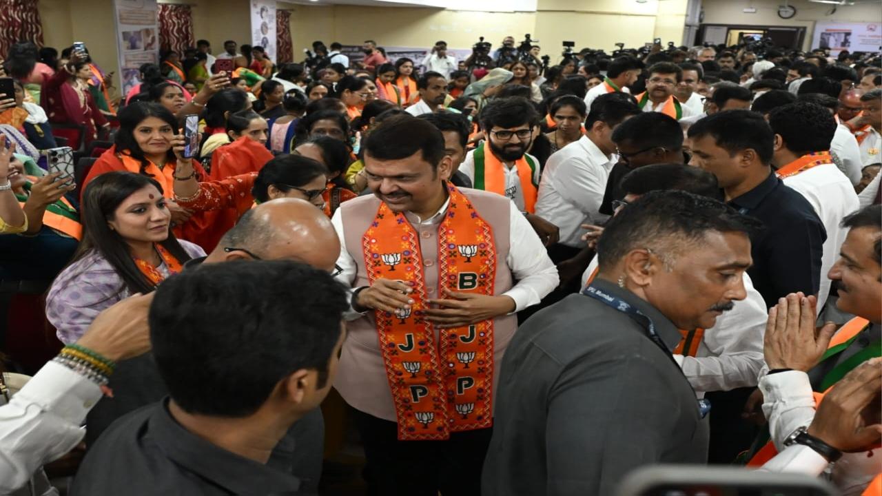 Fadnavis meets BJP workers at the party office, lauding them for the alliance’s strong performance in the BMC Elections