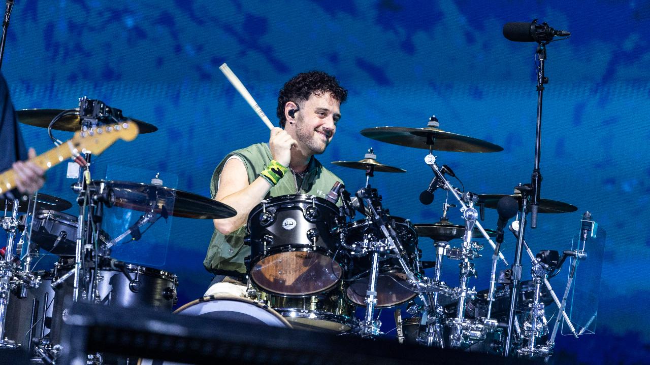 <p>While they also performed `Faint`, they ended their performance with one of the band`s most iconic songs `In the End`, as some fans in the crowd got emotional as they remembered former vocalist Chester Bennington</p> <p>While they also performed `Faint`, they ended their performance with one of the band`s most iconic songs `In the End`, as some fans in the crowd got emotional as they remembered former vocalist Chester Bennington</p>