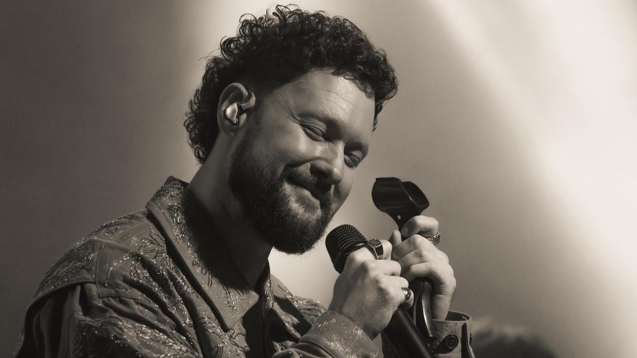 <p>The soulful singer not only sang the likes of You Are The Reason and Dancing On My Own, but also Biblical and Heaven, leaving everybody mesmerised</p>