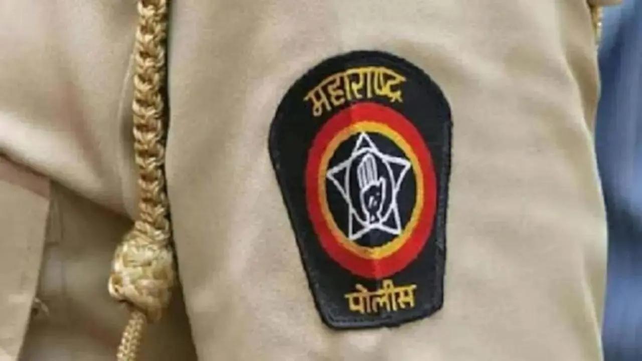 Mumbai cop dies after collapsing at Mulund station