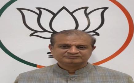 MLA Mihir Kotecha said 300 to 400 dumpers pass through Mulund Colony every day, posing a serious risk to residents. Pic/X