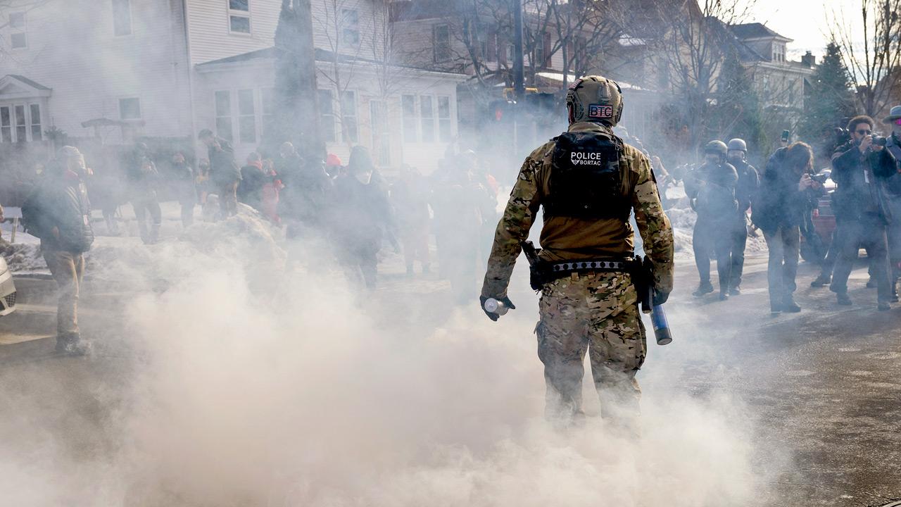 Tensions escalate in Minnesota as protesters clash with federal agents