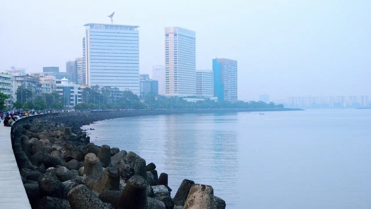 Mumbai weather updates: City wakes up to cool, pleasant morning with clear skies