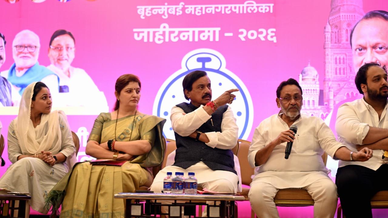 <p>Key promises include construction of 500 km of new roads in five years, modernisation of bridges and flyovers, AI-based traffic management systems and development of new economic hubs in areas such as BKC, Worli and the eastern suburbs to generate employment</p>