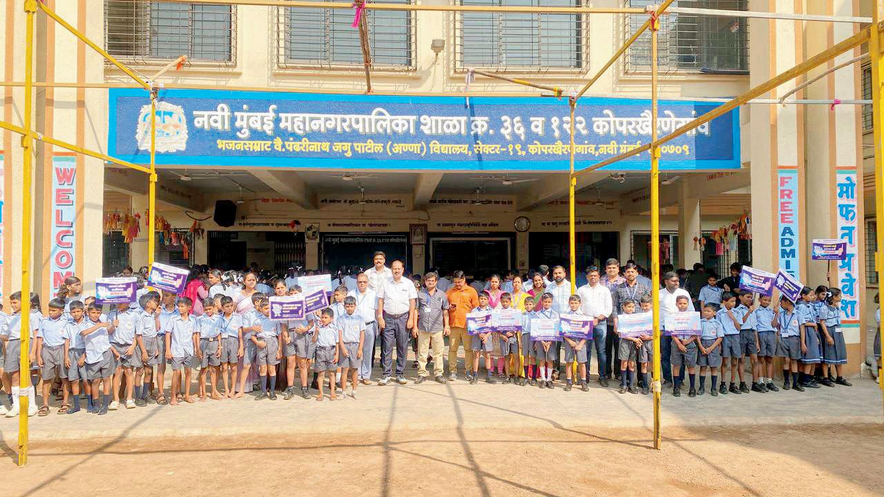 Over 1,100 students form human chain in Navi Mumbai to boost voter awareness