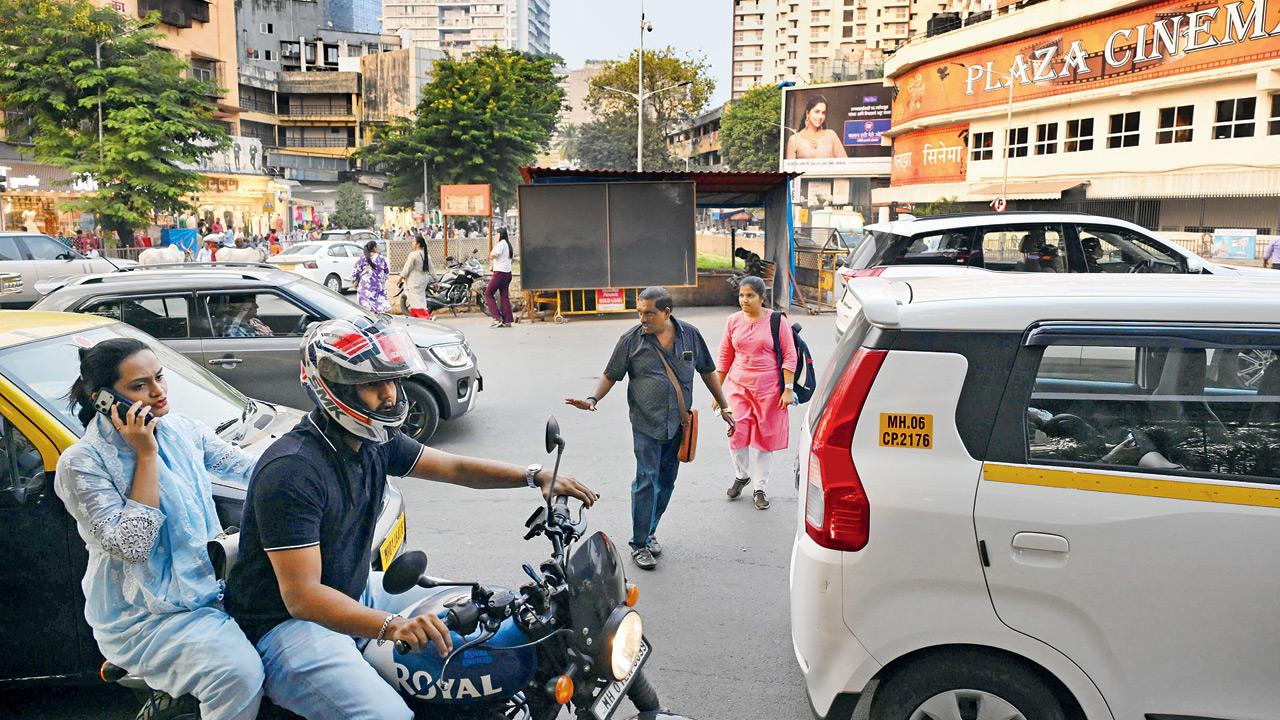 No signal, no zebra crossing: Plaza Cinema junction turns deadly for pedestrians