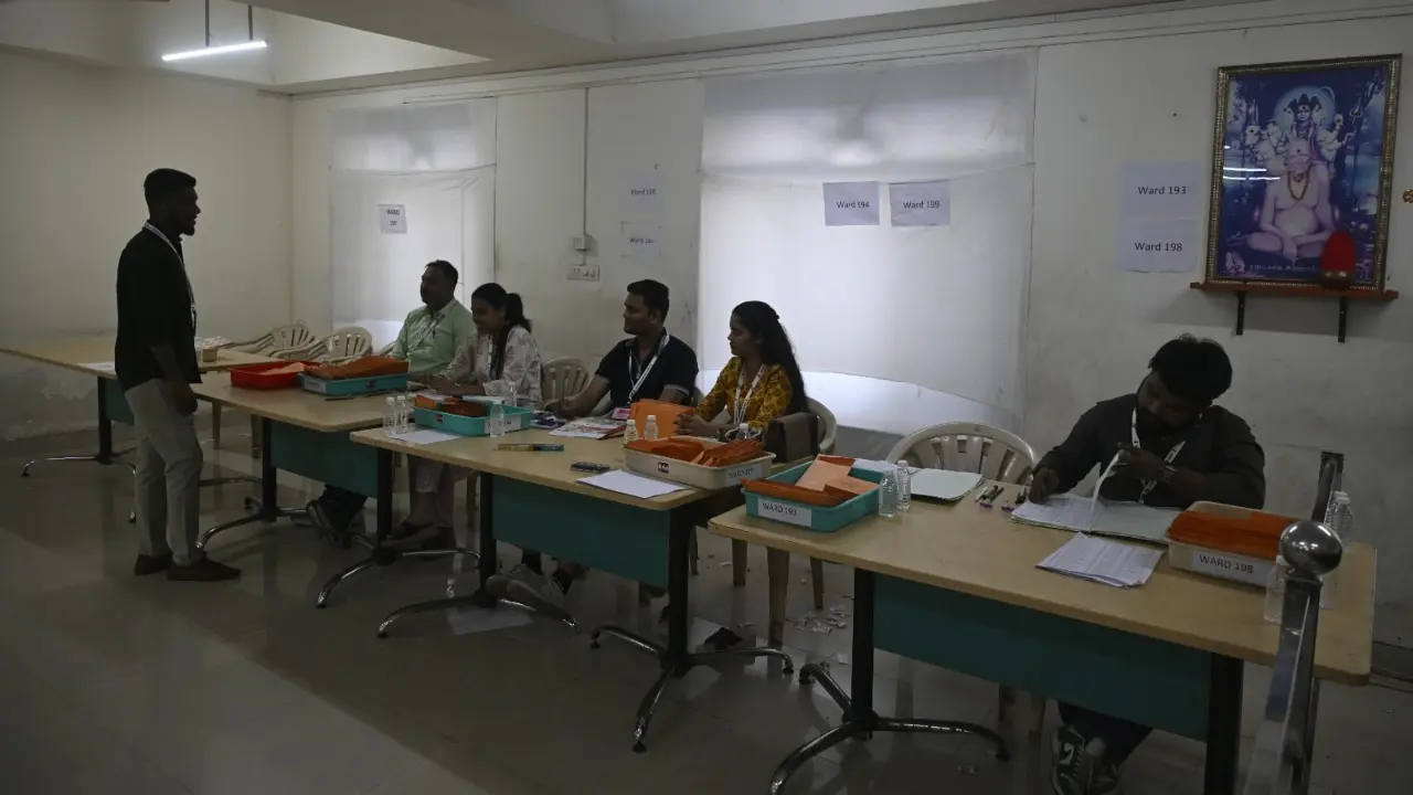 <p>A total of 1.34 crore voters are eligible to cast their votes at 10,231 polling centres across Mumbai</p>