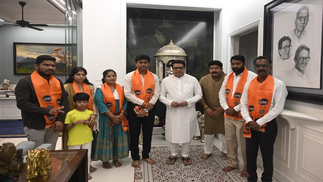 IN PHOTOS: MNS victorious candidates from Kalyan–Dombivali meet Raj Thackeray 