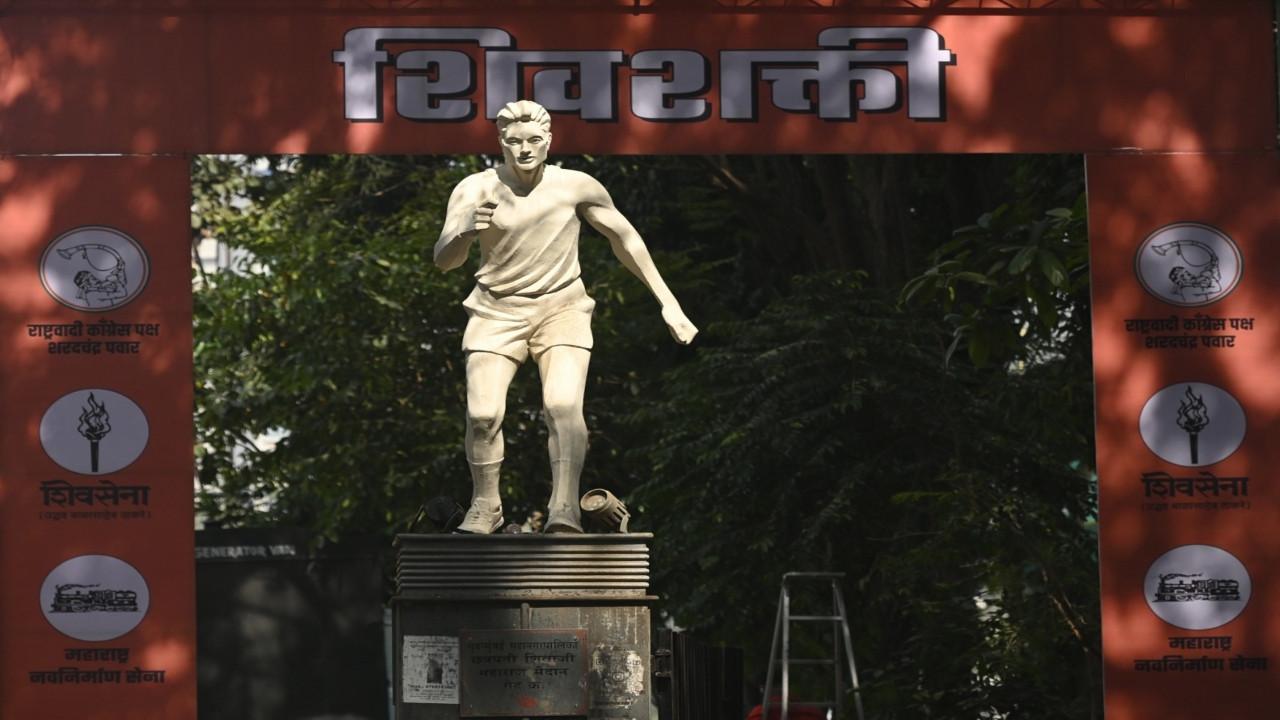 Preparations underway at Shivaji Park for Uddhav and Raj Thackeray's rally