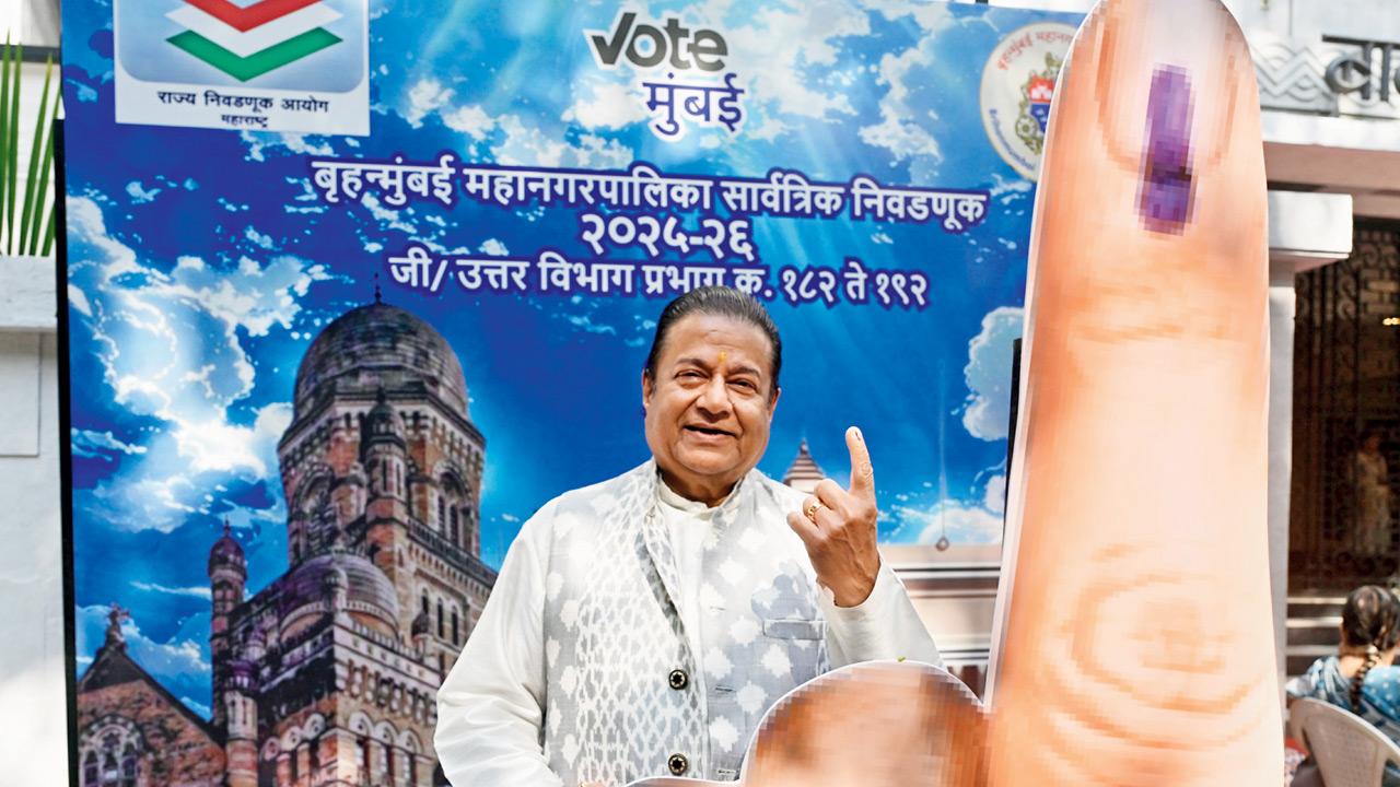 Centenarians in Mumbai show unwavering commitment by voting in polls