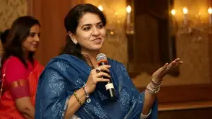 Shaina NC attacks Aaditya Thackeray, accuses him of “regressive thoughts”