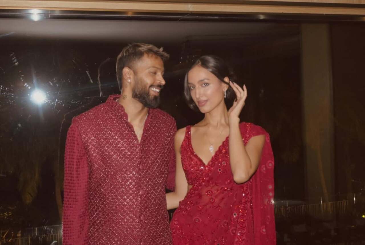 Hardik Pandya and Mahieka Sharma were once again seen spending quality time together. The looked adorable twinning in maroon outifts, an ode to Christmas celebrations.