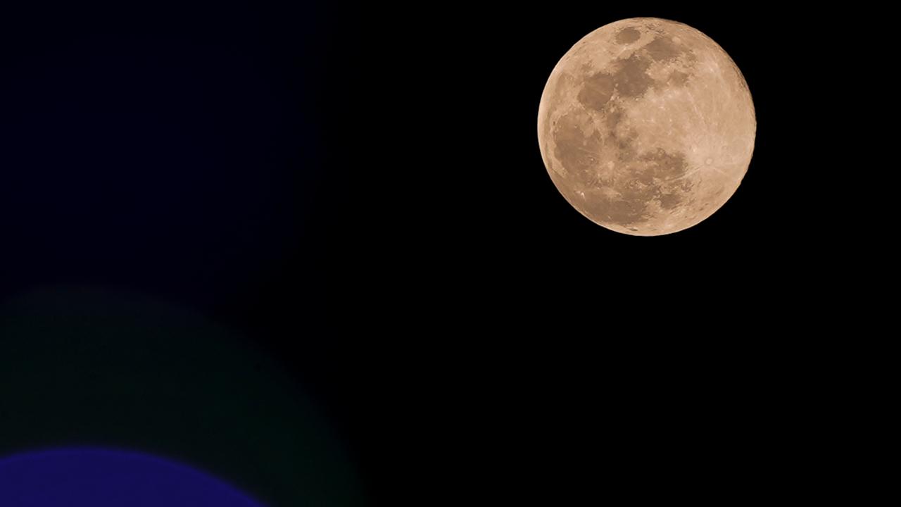 <p>Appearing in Ajmer in Rajasthan, January`s full moon is called the Wolf Moon. The name comes from old folklore in the Northern Hemisphere, where people believed wolves howled more during the long winter nights.&nbsp;</p>